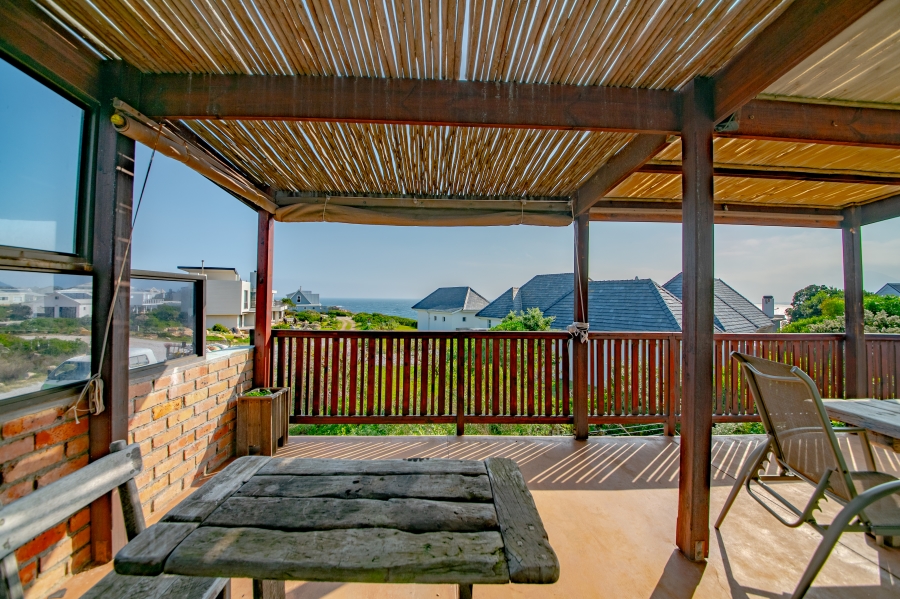 6 Bedroom Property for Sale in Pringle Bay Western Cape
